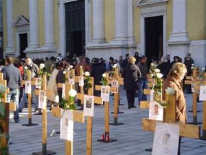 MANIFESTAZIONE  CROCI .jpg